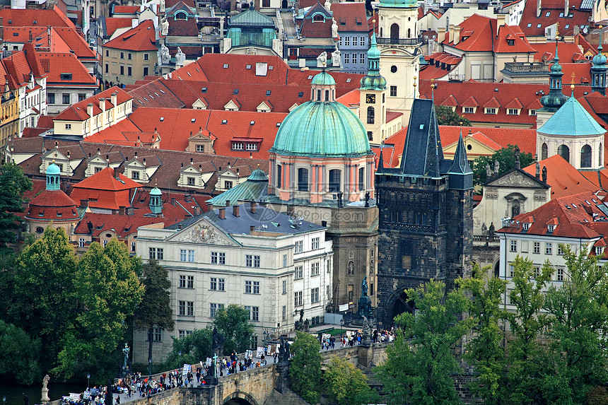 布拉格的空中观察天线街道首都城市教会国家游客住宅大教堂议会图片
