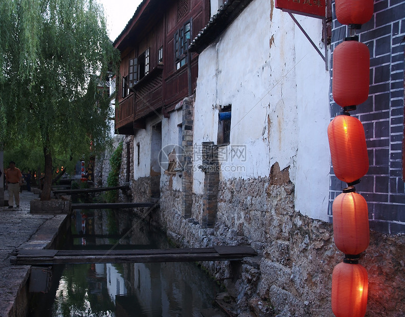 中国利江风景土地农场灯笼农村人行道溪流场地观光旅游图片