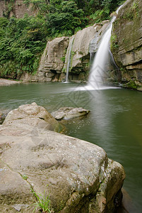 水瀑热带荒野森林丛林溪流液体流动风景环境运动图片