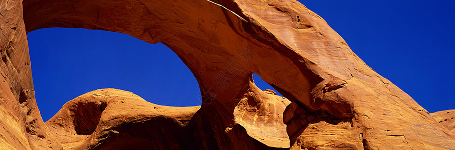 亚利桑那州古迹谷的蜘蛛网Arch远景全景岩石乡村假期风景旅行荒野沙漠视图图片