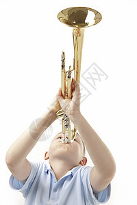 男孩玩号角游戏黄铜喇叭独奏者孩子音乐脸颊童年乐器男性乐队图片