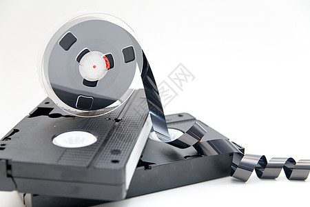 白色背景的旧视频带录像机数据标准娱乐电视记录手表磁铁相机流光图片