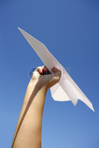 儿童用纸飞机交出蓝天天堂自由想像力玩具蓝色翅膀航空手臂旅行男生图片