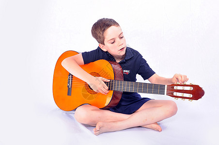 带吉他男孩男生乐感音乐字符串声学教育小伙子吉他图片