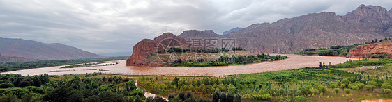 雅丹地貌风蚀地貌红色爬坡旅行地质学地质岩石图片