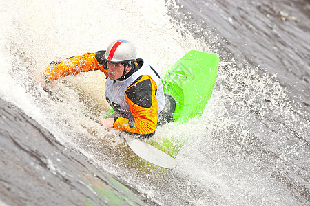 白水自由式速度假期乐趣闲暇头盔风险溪流竞赛运动员薄雾图片