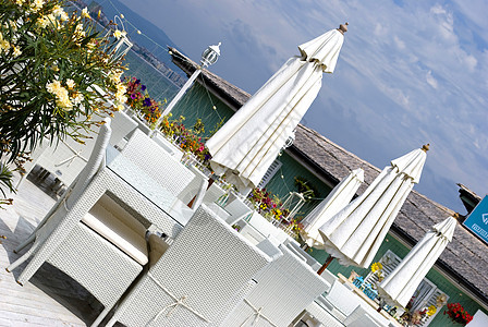 希腊语餐厅布景花朵岛屿桌子奢华天空太阳旅游菜肴蓝色海岸图片