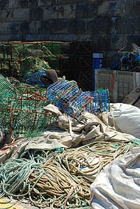 葡萄牙卡斯凯港的旧渔用设备 葡萄牙工具笼子港口海岸龙虾工艺螃蟹纱架篮子绳索图片