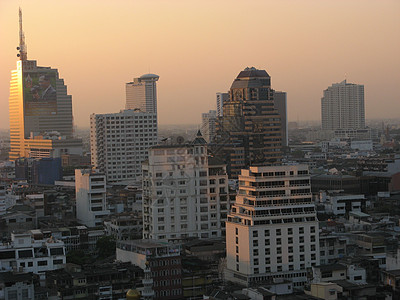 曼谷天线城市高层住宅日落天际图片