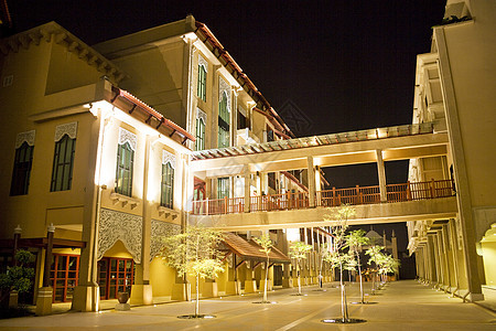 传统的马来西亚建筑在晚上财产文化不动产建筑学酒店度假村房地产图片