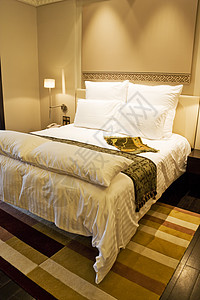 豪华床客人停留公寓睡眠家具床头板旅行旅游大号卧室图片