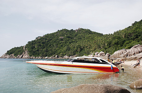 游快艇浮潜呼吸管海岸线海岸岩石支撑潜水海洋海滩编队图片