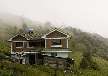 在一个厄瓜多尔云林上雾图片