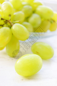 盘子里的绿熟葡萄食物宏观生活宴会小吃植物果汁摄影叶子甜点图片