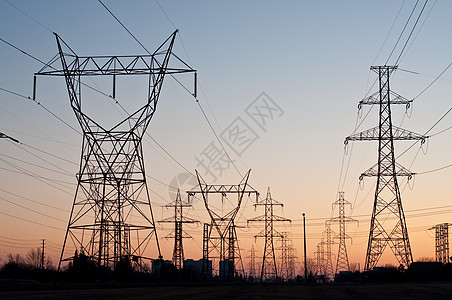 日落时电输电塔电平极蓝色电力活力电线水平传输力量电气环境照片图片