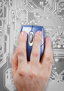 电子背景上的手和电脑鼠标(使用电子背景)图片