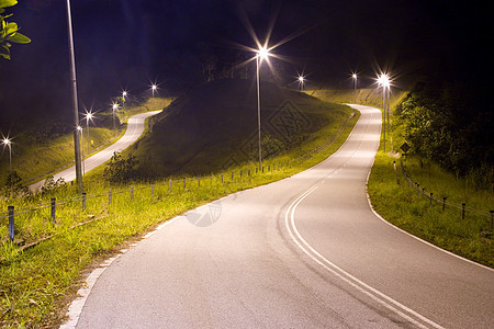 夜间热带乡村公路  夜间车道农村爬坡旅行街道道路孤独运输沥青图片