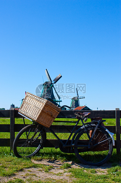 在荷兰的自行车供电溪流历史天空力量文化铣削活力地标照片图片
