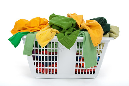 洗衣篮里的多彩衣物 绿色 黄色图片