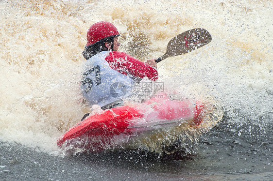 白水自由式皮艇运动员风险激流海浪头盔闲暇危险竞赛溪流图片
