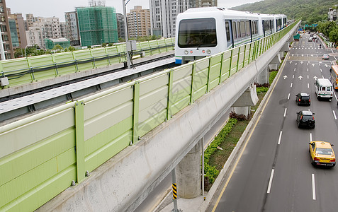 路上的地铁车图片