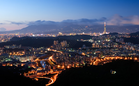 台北美丽的夜景运输街道戏剧性公寓市中心交通地标摩天大楼场景天际图片