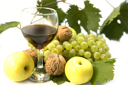 甜葡萄酒葡萄和果枣食物酒厂核桃藤蔓玻璃酒精水果坚果农业植物背景