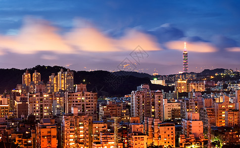 台北美丽的城市夜景街道地标蓝色市中心建筑交通景观天际公寓天空图片