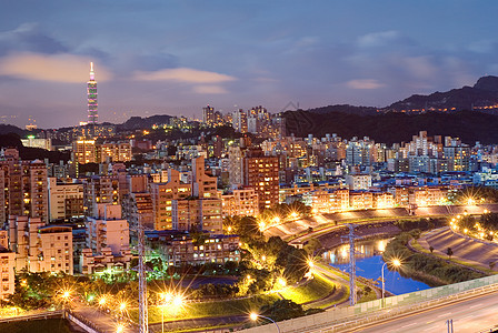 台北美丽的夜景市中心交通建筑城市地标场景摩天大楼天际房子天空图片