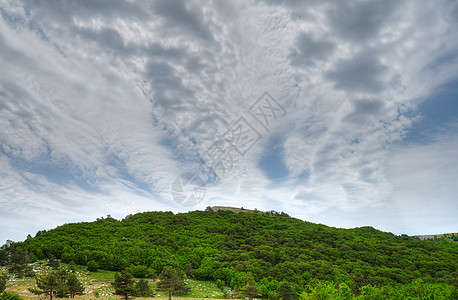 山区地貌地标天线石头岩石天空森林高地绿色天堂蓝色图片