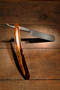古老的直剃刀男性复兴金属危险刀刃腐蚀木头复古刀片不锈钢图片