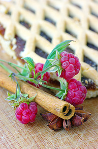果莓和肉桂 冰淇淋糕点诱惑奢华享受奶油食物盘子美味浆果香料图片