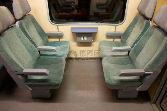 列火车后勤工业旅行铁路乘客通勤者座位车皮白色窗户图片
