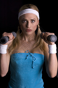 从事运动锻炼的妇女(湿重)图片