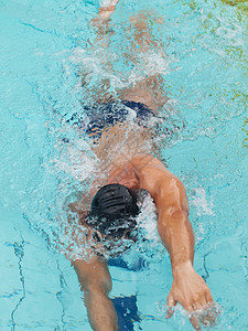 男性游泳运动员闲暇竞赛男人运动液体蓝色游泳者肌肉水池训练图片