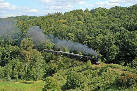 乘蒸汽列车的风景火车旅游铁路车辆日光天线旅行历史航程农村图片