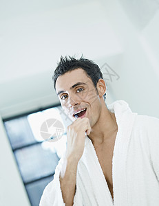 男性美貌护理卫生长袍身体浴室黑发成人牙刷浴衣清洁度图片