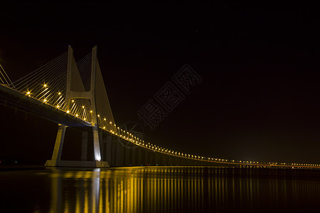 桥夜间伽马景观海港博览会旅行天际商业反射风景城市图片