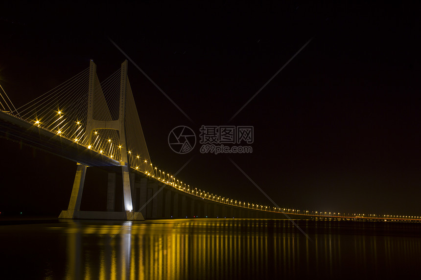 桥夜间伽马景观海港博览会旅行天际商业反射风景城市图片