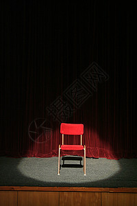 椅子和聚光灯图片