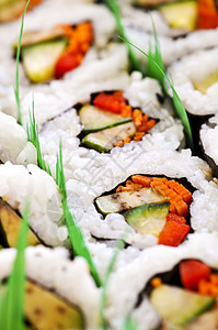 寿司盘手指异国托盘宏观派对蔬菜情调拼盘食品芝麻图片