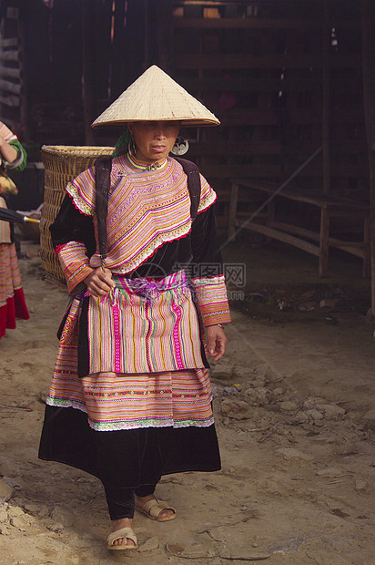 在Can Cau市场上的Hmong花朵妇女图片