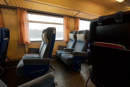 列火车白色座位运输工业民众通勤者旅行服务铁路乘客图片