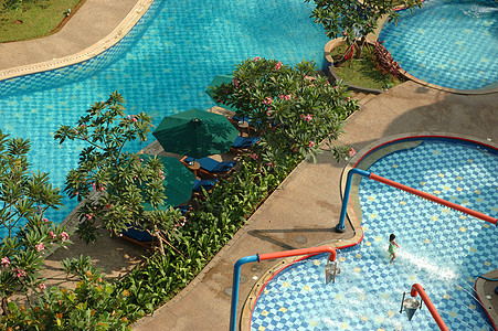 游泳池游泳反射阳光酒店假期娱乐闲暇水池旅行奢华图片