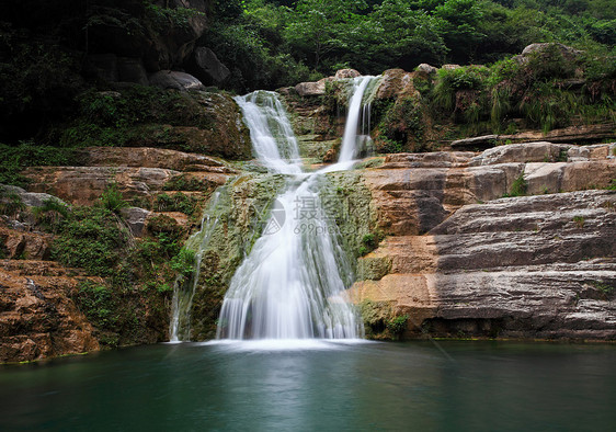 中国云台山的瀑水和级联地质地质学力量瀑布蓝色吸引力旅游运动旅行矿物图片