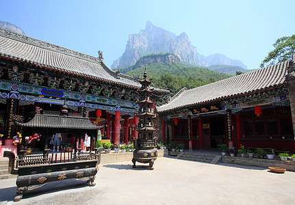 云泰山的一座寺庙文化佛教徒宗教运泰旅行庭院盆栽法庭活动风景图片