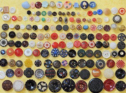 不同的颜色按钮圆圈纺织缝纫衣服团体收藏工业背景图片
