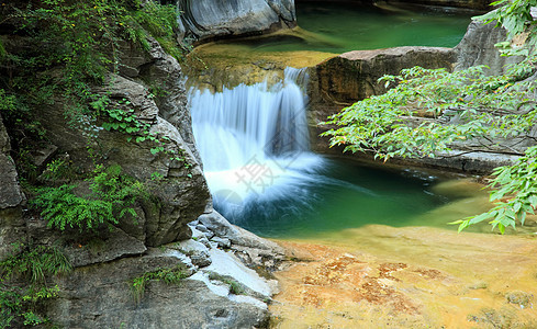 中国云台山的瀑水和级联运泰运动旅行吸引力旅游瀑布茶点力量溪流蓝色图片