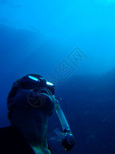 远太阳红色蓝色潜水员潜水图片