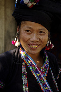 Lu族青年妇女刺绣传统民间少数民族海关珠宝耳环多样性民族女孩图片